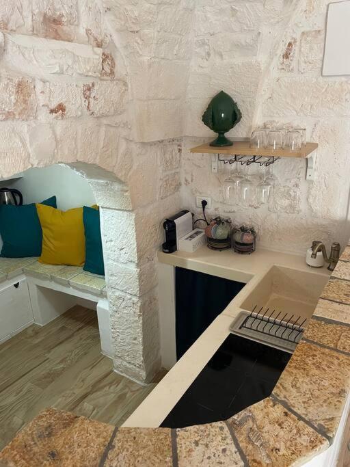 Petra Bianca Suite Остуні Екстер'єр фото